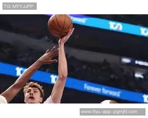 浓眉半场表现低迷仅得6分2板1助正负值全队最低引发关注