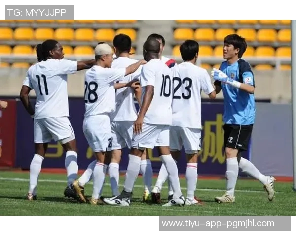 迈尼昂成功扑出恰20点球展现心理博弈技巧有效干扰对手节奏 迈尼昂成功扑出恰20点球展现心理博弈技巧有效干扰对手节奏